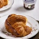 rogalik croissant z kremem czekolodowo-kokosowym