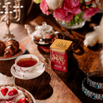 Herbata czarna aromatyzowana ekspresowa w puszce - Dilmah 85 Reserve Rose, Lychee &amp; Vanilla [20x2g] - Cejlońska czarna herbata z aromatem róży, liczi i wanilii - 20 stożkowych biodegradowalnych torebek ekspresowych 2g z zawieszką w puszce 8