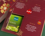 Dilmah Advent Calendar [24x2g-1,5g] - 24 torebki ekspresowe 2g-1,5g z zawieszką w kopercie. Kolor bordowy. 4.jpg