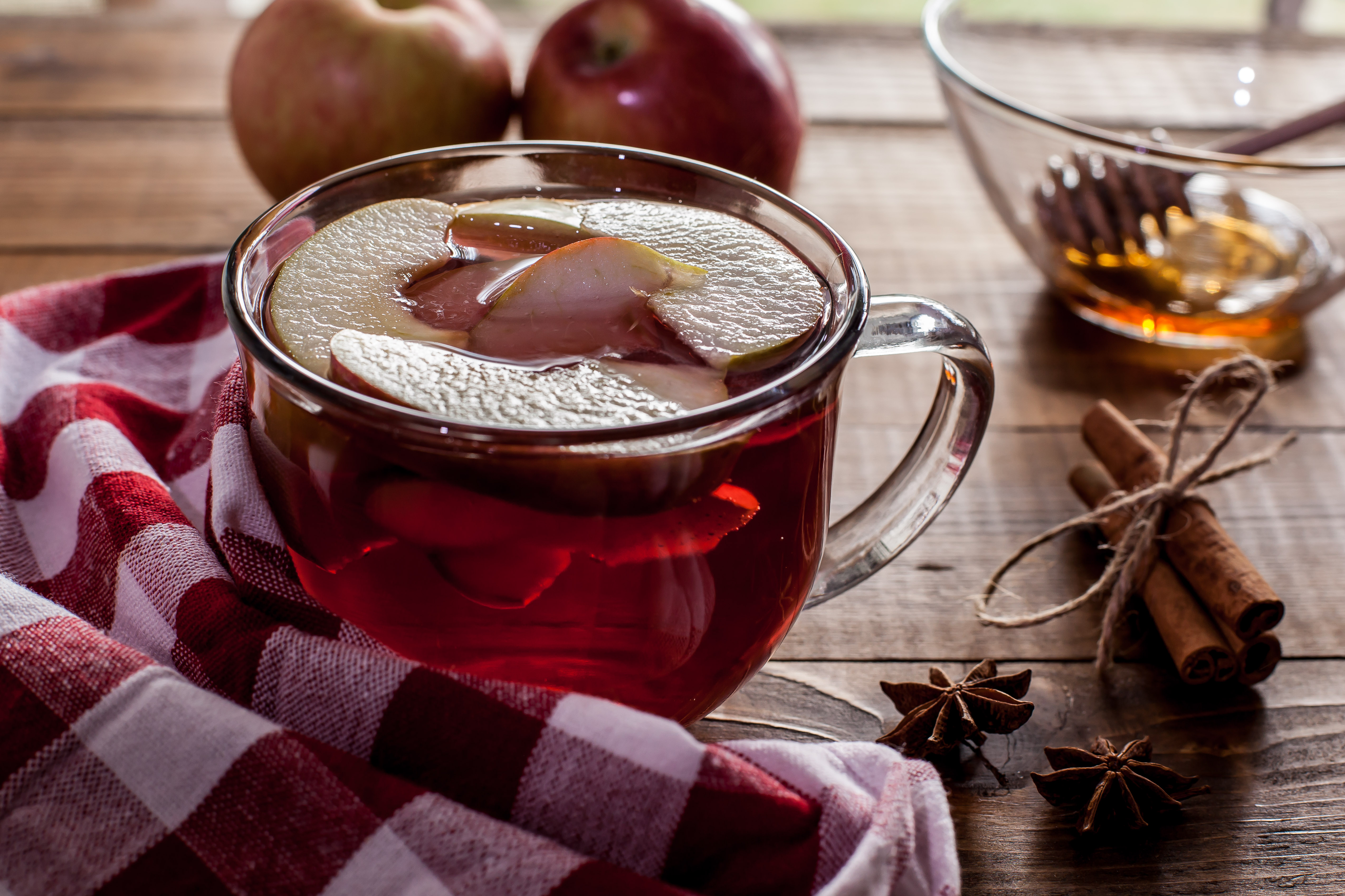 Jesienna herbata z jabłkiem o szarlotkowym aromacie.